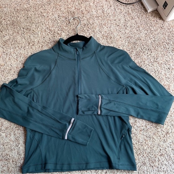 Lululemon Athletica Green Fitted Crop Top with Mandarin Collar - Picture 2 of 5